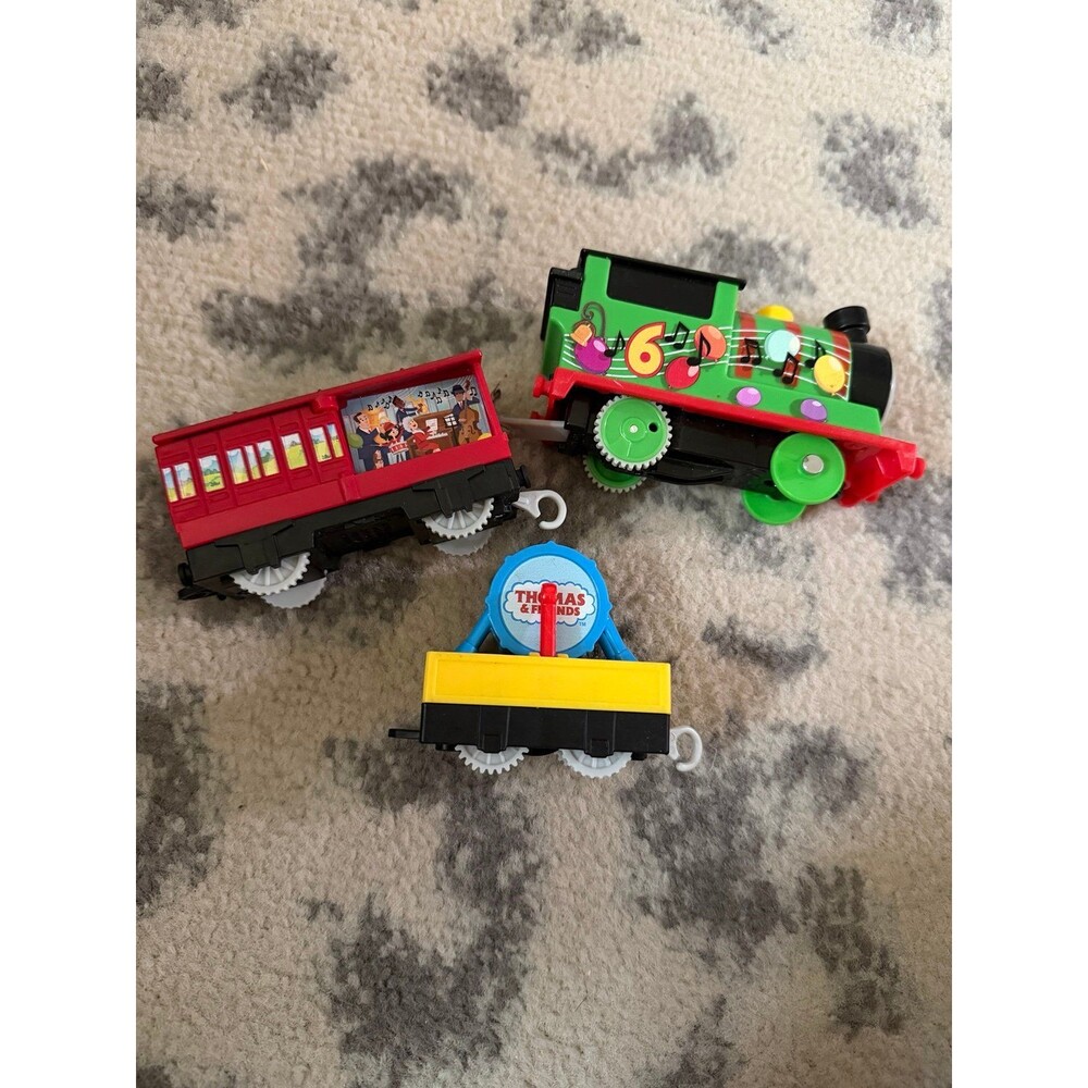 Motorized Thomas & Friends PARTY TRAIN PERCY Balloons Drum Passenger Mail Car
